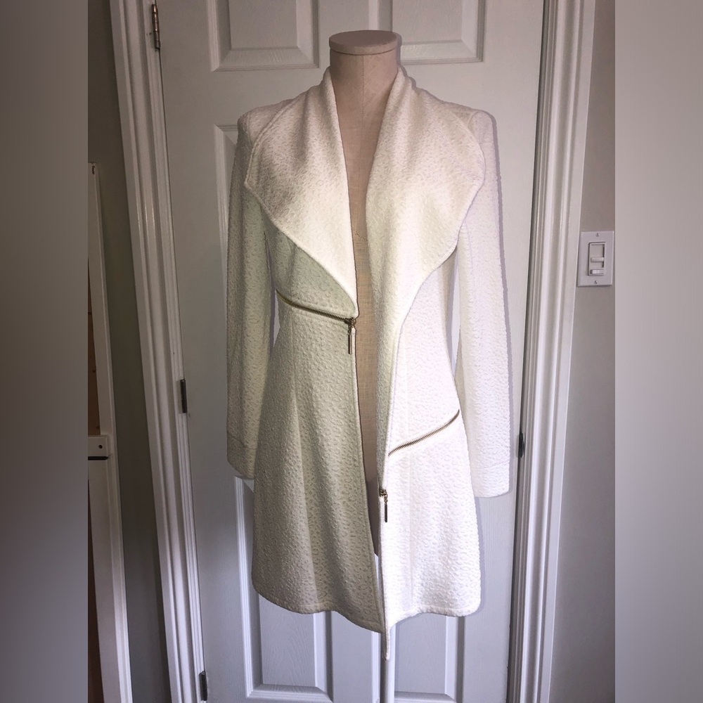 Eva Varro Barcelona Pebble Zipper Duster